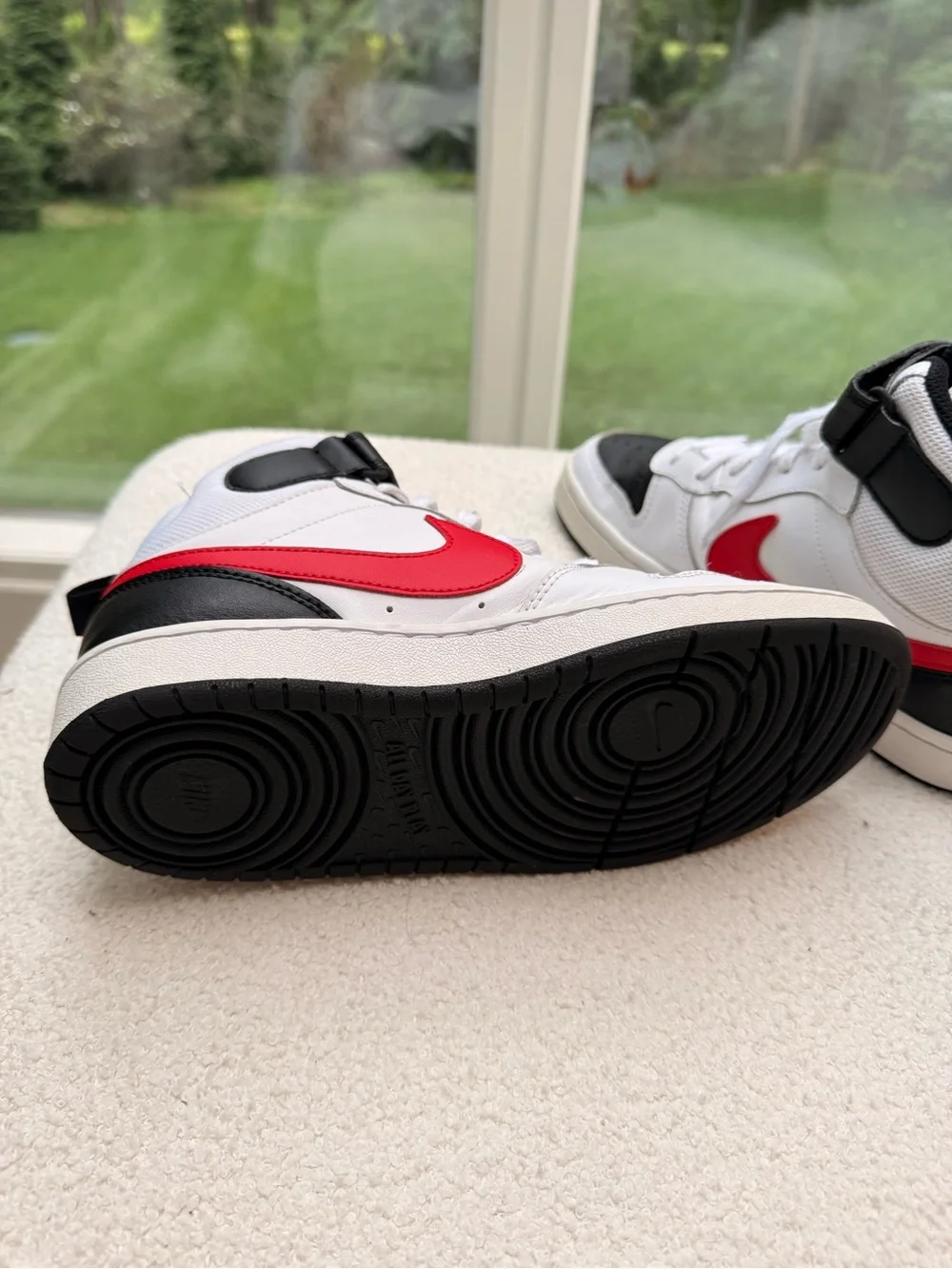 Nike Court Borough Mid 2 Youth Size 6Y